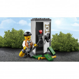 Конструктор LEGO City Police 60137 Побег на буксировщике