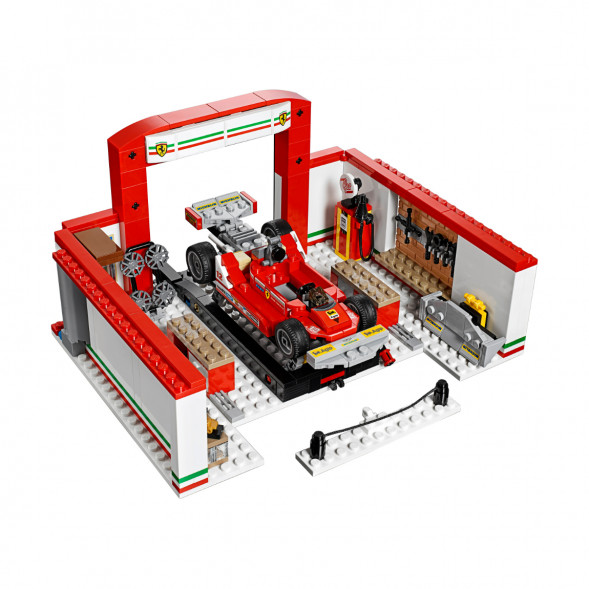 Конструктор LEGO Speed Champions 75889 Гараж Ferrari в Мытище