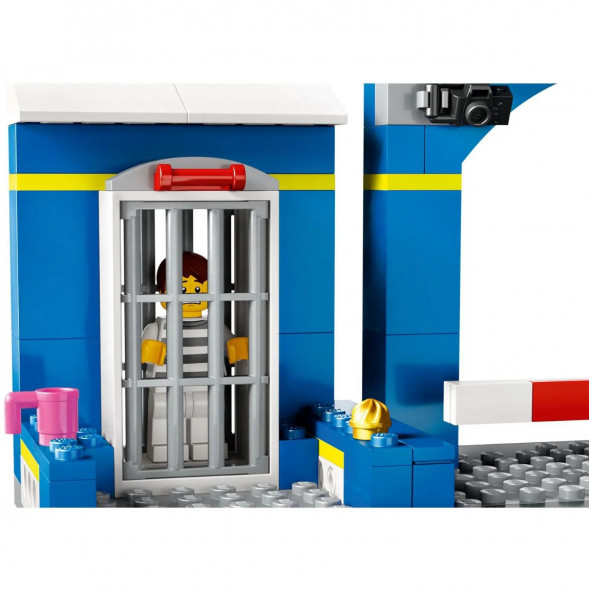 Конструктор LEGO City 60370 Побег из полицейского участка в Мытище